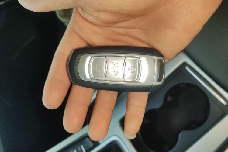 Used Geely Auto Emgrand X7 Sport 2018 1.8TD Automatic Two-Wheel Drive Smart Connect 4G Internet Edition Vehicle Key