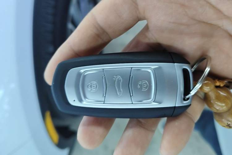 Used Geely Auto Emgrand X7 Sport 2018 1.8TD Automatic Two-Wheel Drive Smart Connect 4G Internet Edition Vehicle Key