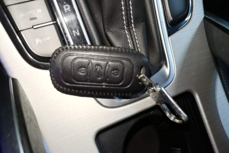 Used Geely Auto Emgrand X7 Sport 2018 1.8TD Automatic Two-Wheel Drive Smart Connect 4G Internet Edition Vehicle Key