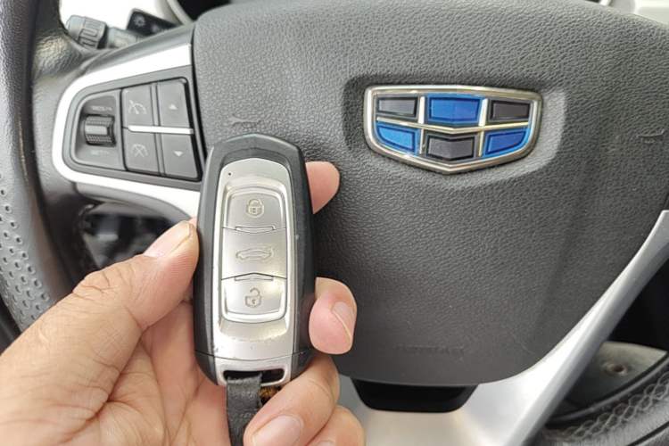 Used Geely Auto Emgrand X7 Sport 2018 1.8TD Automatic Two-Wheel Drive Smart Connect 4G Internet Edition Vehicle Key