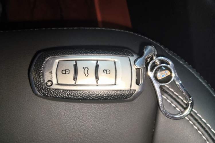 Used Geely Auto Emgrand X7 Sport 2018 1.8TD Automatic Two-Wheel Drive Smart Connect 4G Internet Edition Vehicle Key