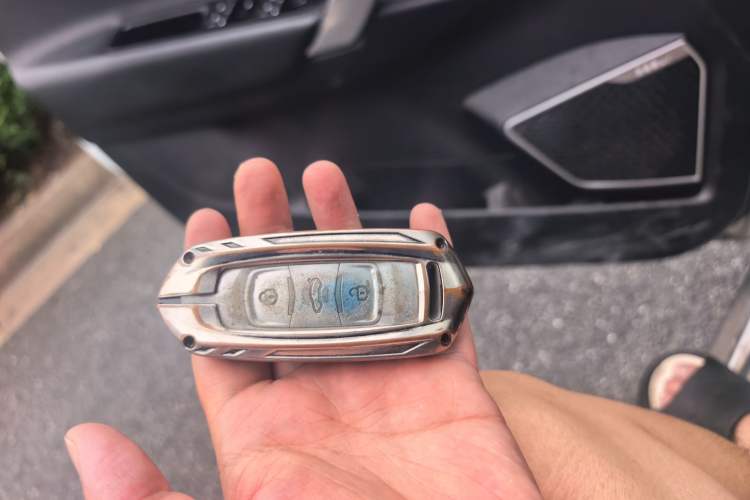 Used Geely Auto Emgrand X7 Sport 2018 1.8TD Automatic Two-Wheel Drive Smart Connect 4G Internet Edition Vehicle Key