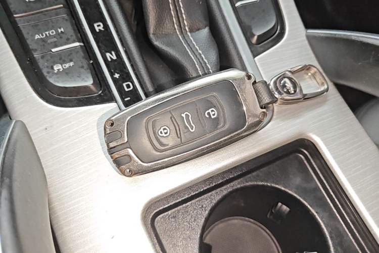 Used Geely Auto Emgrand X7 Sport 2018 1.8TD Automatic Two-Wheel Drive Smart Connect 4G Internet Edition Vehicle Key