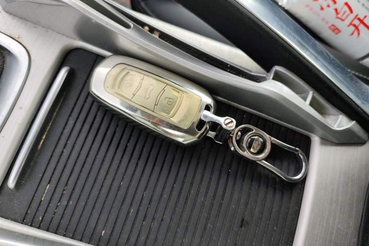 Used Geely Auto Emgrand X7 Sport 2018 1.8TD Automatic Two-Wheel Drive Smart Connect 4G Internet Edition Vehicle Key