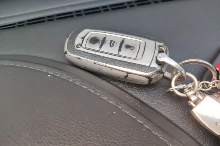 Used Geely Auto Emgrand X7 Sport 2018 1.8TD Automatic Two-Wheel Drive Smart Connect 4G Internet Edition Vehicle Key