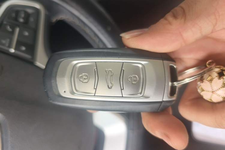 Used Geely Auto Emgrand X7 Sport 2018 Revised Version 1.8TD Automatic Two-Wheel Drive Smart Connectivity 4G-Enabled Edition Vehicle Key