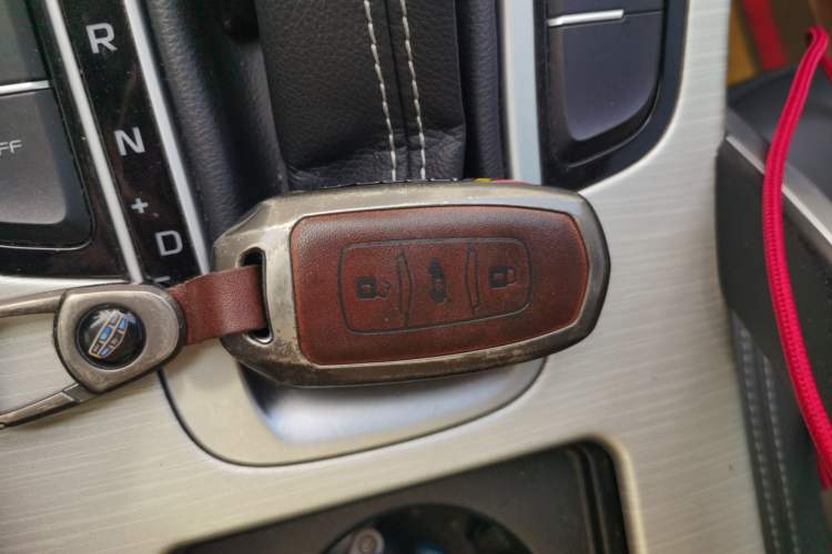 Used Geely Auto Emgrand X7 Sport 2018 1.8TD Automatic Two-Wheel Drive Smart Connect 4G Internet Edition Vehicle Key