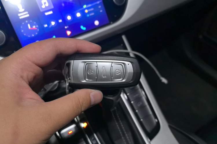 Used Geely Auto Emgrand X7 Sport 2018 1.8TD Automatic Two-Wheel Drive Zhiya Model Vehicle Key