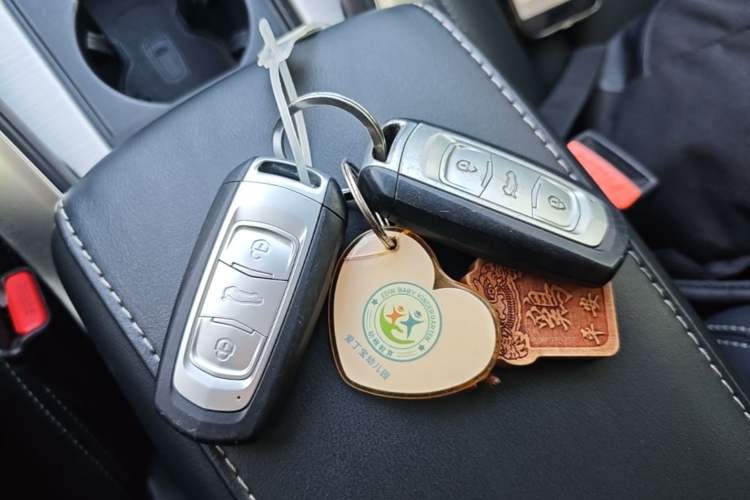 Used Geely Auto Emgrand X7 Sport 2018 1.8TD Automatic Two-Wheel Drive Smart Connect 4G Internet Edition Vehicle Key