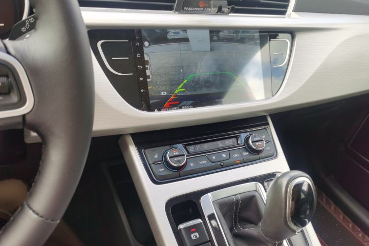 Used Geely Auto Emgrand X7 Sport 2018 1.8TD Automatic Two-Wheel Drive Smart Connect 4G Internet Edition Audio And AC Panel