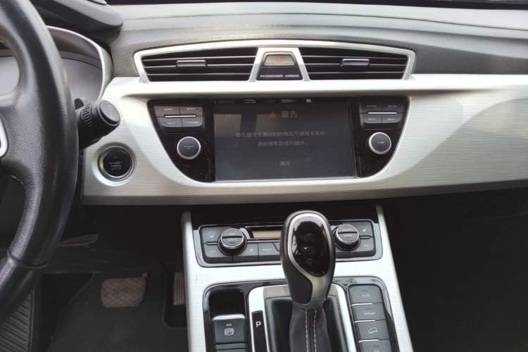 Used Geely Auto Emgrand X7 Sport 2018 1.8TD Automatic Two-Wheel Drive Smart Connect 4G Internet Edition Audio And AC Panel