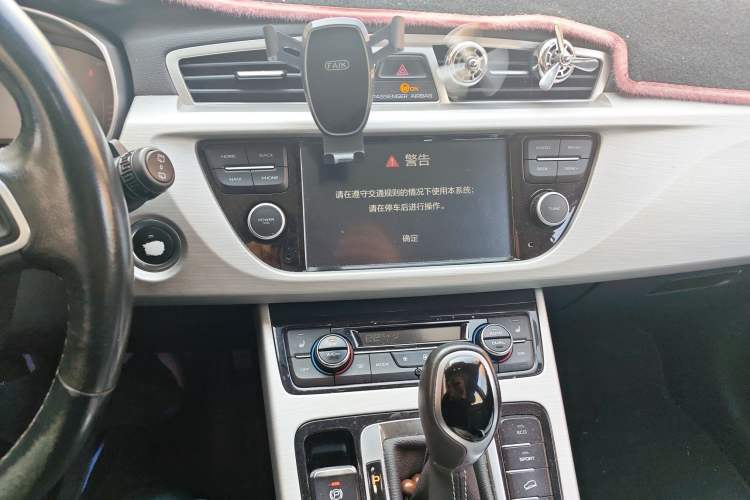 Used Geely Auto Emgrand X7 Sport 2018 1.8TD Automatic Two-Wheel Drive Smart Connect 4G Internet Edition Audio And AC Panel
