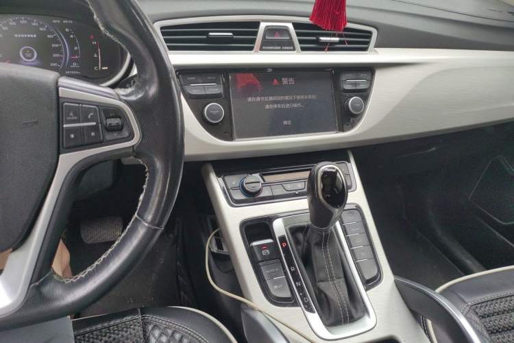 Used Geely Auto Emgrand X7 Sport 2018 1.8TD Automatic Two-Wheel Drive Smart Connect 4G Internet Edition Audio And AC Panel