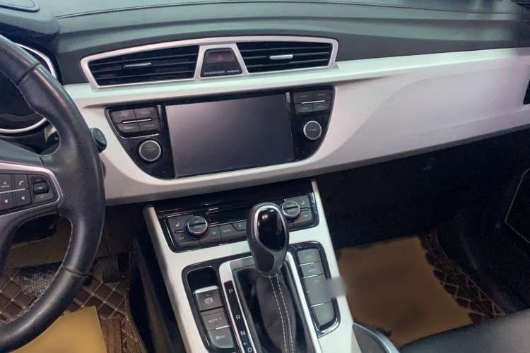Used Geely Auto Emgrand X7 Sport 2018 1.8TD Automatic Two-Wheel Drive Smart Connect 4G Internet Edition Audio And AC Panel