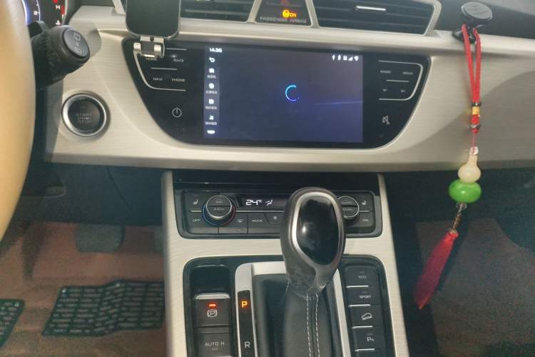 Used Geely Auto Emgrand X7 Sport 2018 1.8TD Automatic Two-Wheel Drive Smart 4G Connected Version Audio And AC Panel
