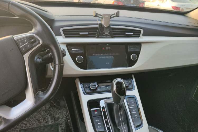 Used Geely Auto Emgrand X7 Sport 2018 1.8TD Automatic Two-Wheel Drive Smart Connect 4G Internet Edition Audio And AC Panel