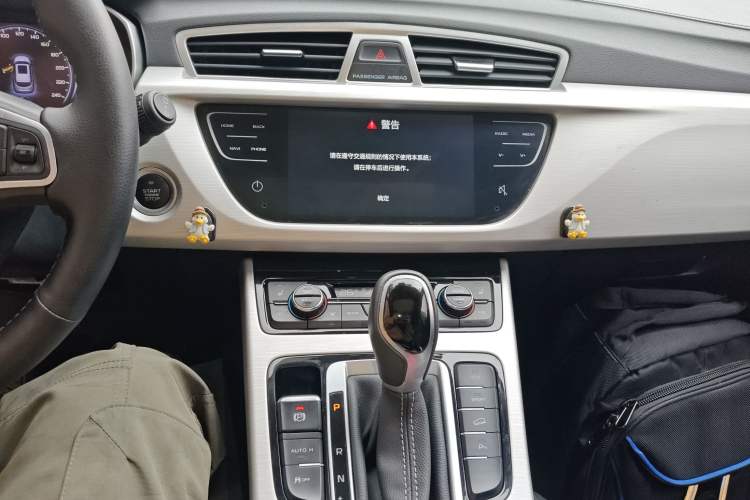 Used Geely Auto Emgrand X7 Sport 2018 1.8TD Automatic Two-Wheel Drive Smart 4G Connected Version Audio And AC Panel