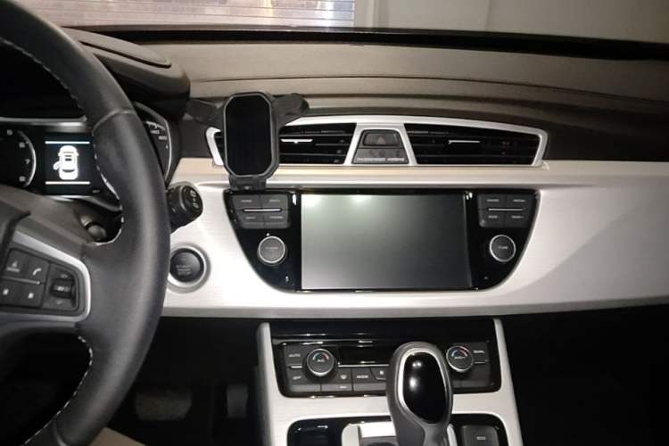Used Geely Auto Emgrand X7 Sport 2018 1.8TD Automatic Two-Wheel Drive Zhiya Model Audio And AC Panel