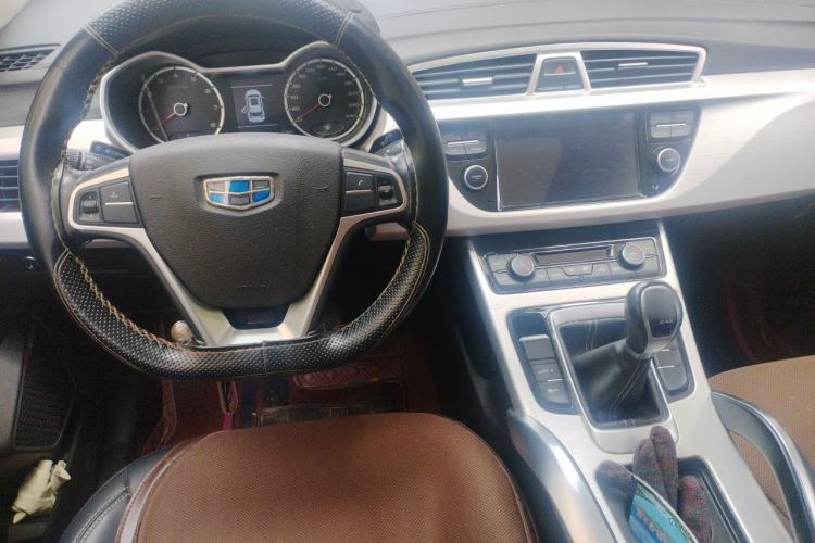 Used Geely Auto Emgrand X7 Sport 2018 1.8TD Manual Two-Wheel Drive Zhiya Model Center Console