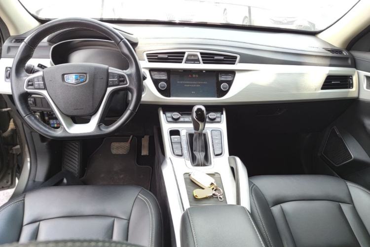 Used Geely Auto Emgrand X7 Sport 2018 1.8TD Automatic Two-Wheel Drive Smart Connect 4G Internet Edition Center Console