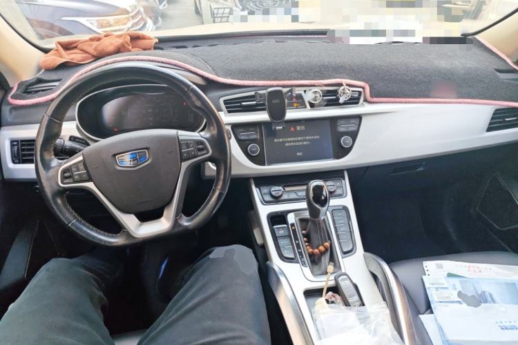 Used Geely Auto Emgrand X7 Sport 2018 1.8TD Automatic Two-Wheel Drive Smart Connect 4G Internet Edition Center Console