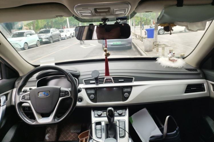 Used Geely Auto Emgrand X7 Sport 2018 1.8TD Automatic Two-Wheel Drive Smart Connect 4G Internet Edition Center Console