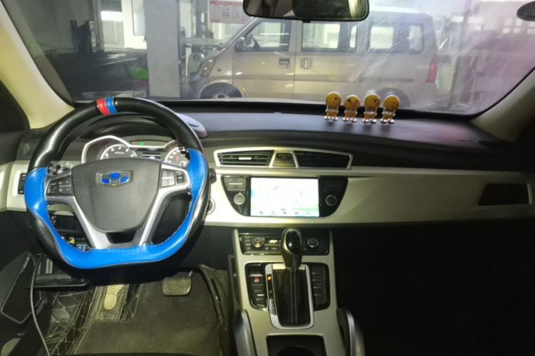 Used Geely Auto Emgrand X7 Sport 2018 1.8TD Automatic Two-Wheel Drive Zhiya Model Center Console