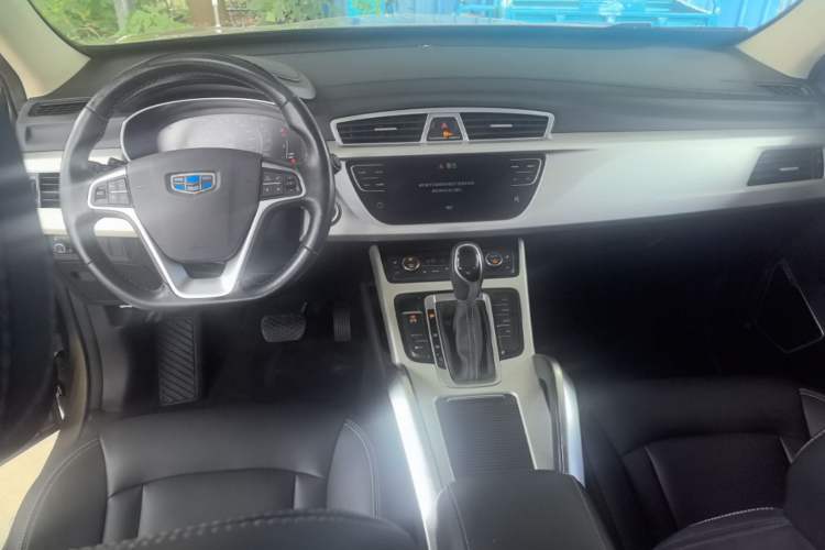 Used Geely Auto Emgrand X7 Sport 2018 1.8TD Automatic Two-Wheel Drive Smart 4G Connected Version Center Console