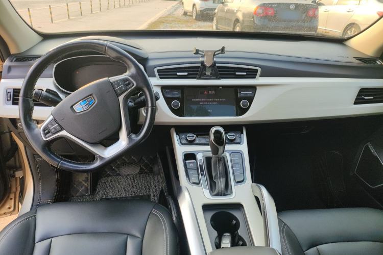 Used Geely Auto Emgrand X7 Sport 2018 1.8TD Automatic Two-Wheel Drive Smart Connect 4G Internet Edition Center Console