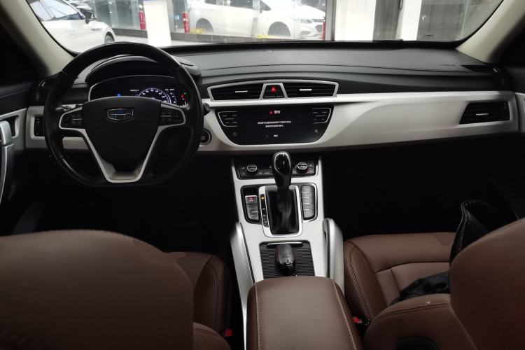 Used Geely Auto Emgrand X7 Sport 2018 1.8TD Automatic All-Wheel-Drive ZhiZun Model with 4G Connectivity Center Console