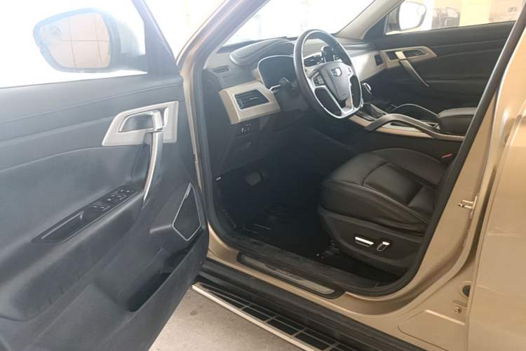 Used Geely Auto Emgrand X7 Sport 2018 1.8TD Automatic Two-Wheel Drive Smart Connect 4G Internet Edition Driver Seat