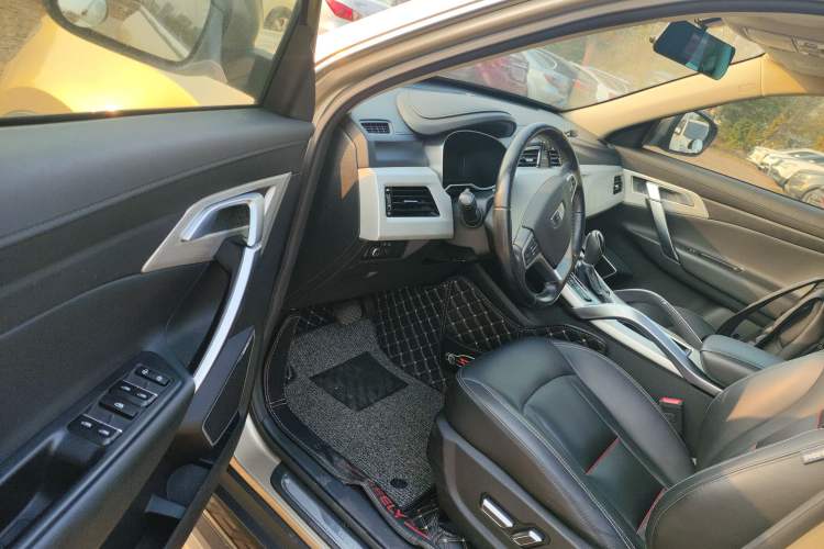 Used Geely Auto Emgrand X7 Sport 2018 1.8TD Automatic Two-Wheel Drive Smart Connect 4G Internet Edition Driver Seat
