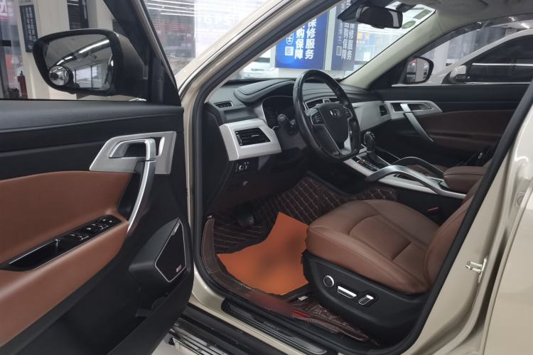 Used Geely Auto Emgrand X7 Sport 2018 1.8TD Automatic All-Wheel-Drive ZhiZun Model with 4G Connectivity Driver Seat