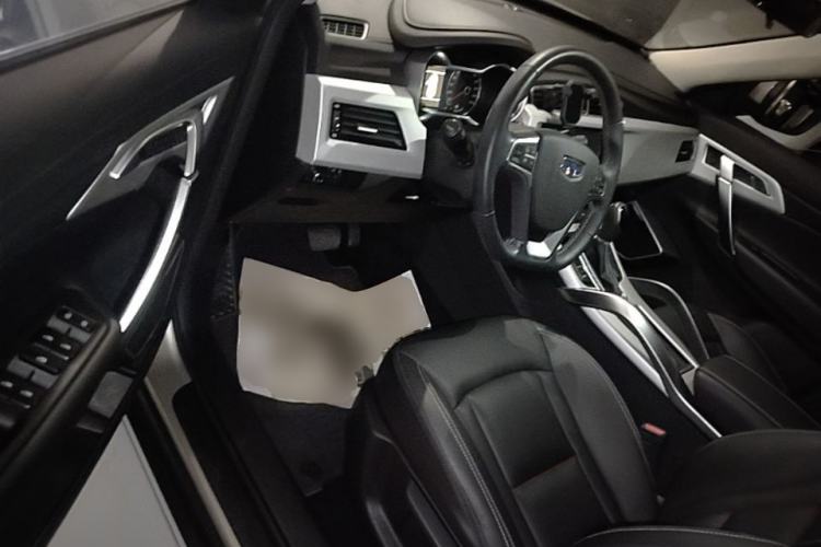 Used Geely Auto Emgrand X7 Sport 2018 1.8TD Automatic Two-Wheel Drive Zhiya Model Driver Seat