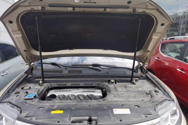 Used Geely Auto Emgrand X7 Sport 2018 1.8TD Automatic Two-Wheel Drive Smart Connect 4G Internet Edition Engine Bay