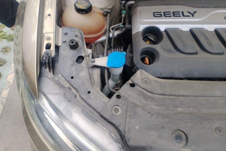 Used Geely Auto Emgrand X7 Sport 2018 1.8TD Manual Two-Wheel Drive Zhiya Model Engine Bay Right