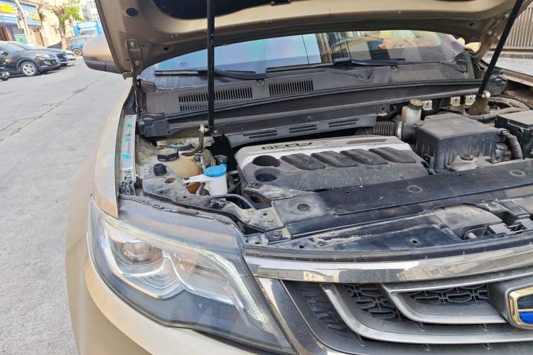 Used Geely Auto Emgrand X7 Sport 2018 1.8TD Automatic Two-Wheel Drive Smart Connect 4G Internet Edition Engine Bay Right