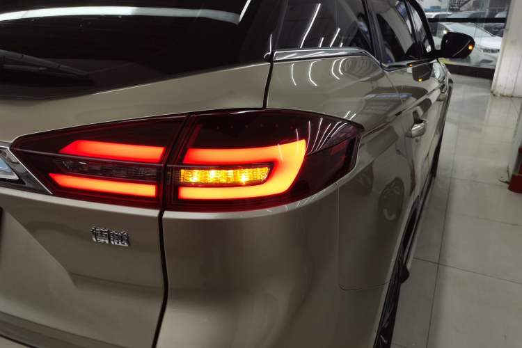 Used Geely Auto Emgrand X7 Sport 2018 1.8TD Automatic All-Wheel-Drive ZhiZun Model with 4G Connectivity Exterior 3