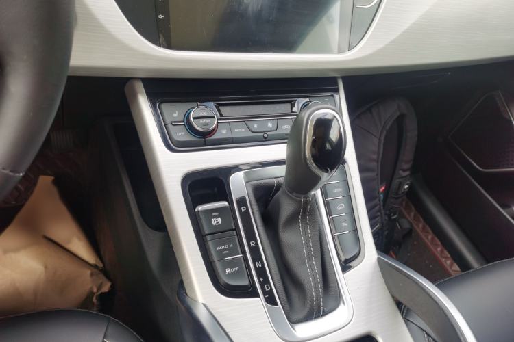 Used Geely Auto Emgrand X7 Sport 2018 1.8TD Automatic Two-Wheel Drive Smart Connect 4G Internet Edition Gear Lever