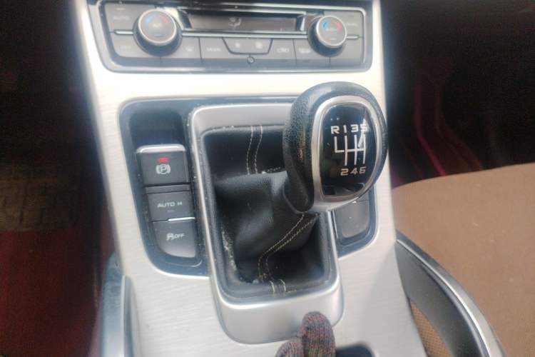 Used Geely Auto Emgrand X7 Sport 2018 1.8TD Manual Two-Wheel Drive Zhiya Model Gear Lever