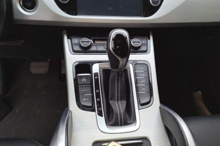 Used Geely Auto Emgrand X7 Sport 2018 1.8TD Automatic Two-Wheel Drive Smart Connect 4G Internet Edition Gear Lever