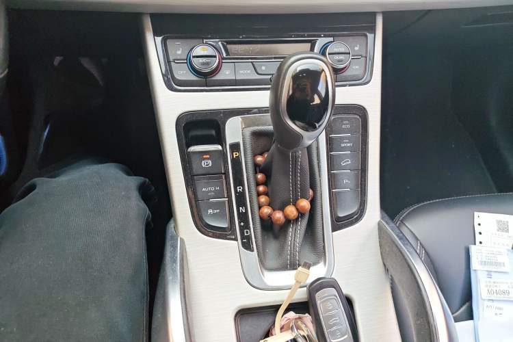 Used Geely Auto Emgrand X7 Sport 2018 1.8TD Automatic Two-Wheel Drive Smart Connect 4G Internet Edition Gear Lever