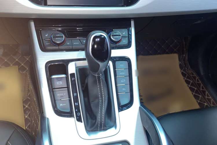 Used Geely Auto Emgrand X7 Sport 2018 1.8TD Automatic Two-Wheel Drive Smart Connect 4G Internet Edition Gear Lever