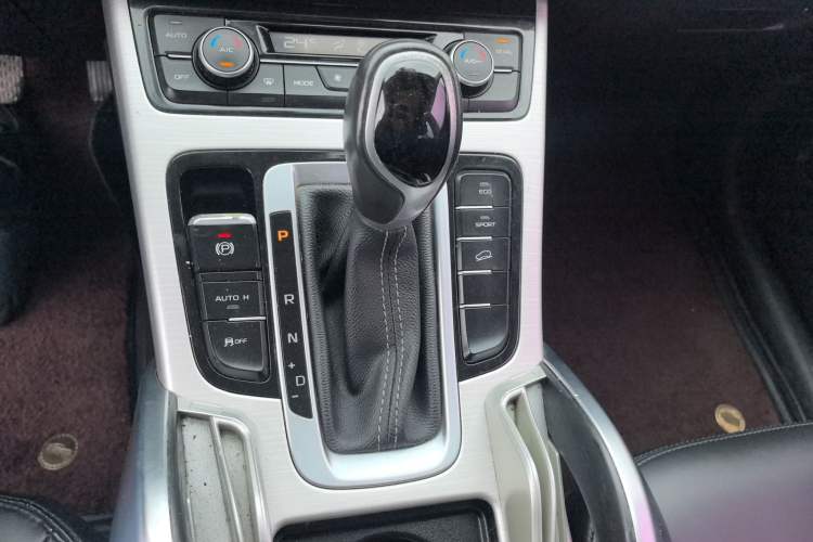 Used Geely Auto Emgrand X7 Sport 2018 1.8TD Automatic Two-Wheel Drive Zhiya Model Gear Lever