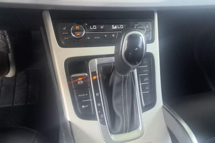Used Geely Auto Emgrand X7 Sport 2018 1.8TD Automatic Two-Wheel Drive Smart 4G Connected Version Gear Lever