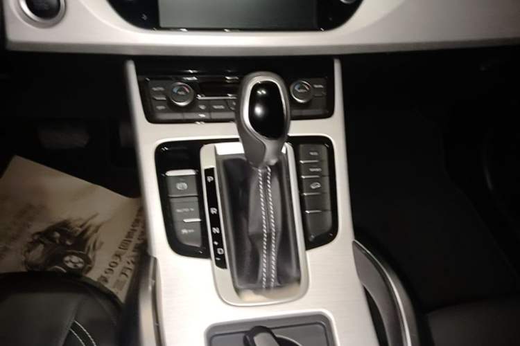 Used Geely Auto Emgrand X7 Sport 2018 1.8TD Automatic Two-Wheel Drive Zhiya Model Gear Lever