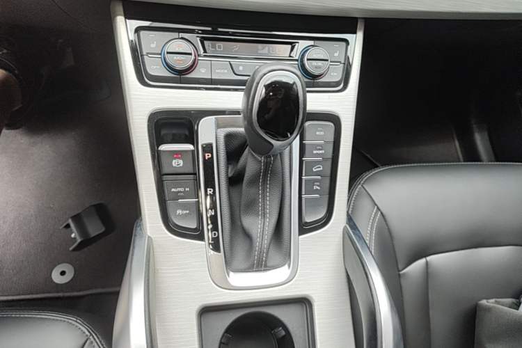 Used Geely Auto Emgrand X7 Sport 2018 1.8TD Automatic Two-Wheel Drive Smart Connect 4G Internet Edition Gear Lever