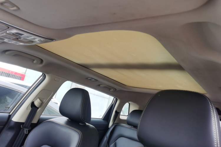 Used Geely Auto Emgrand X7 Sport 2018 1.8TD Automatic Two-Wheel Drive Smart Connect 4G Internet Edition Headliner