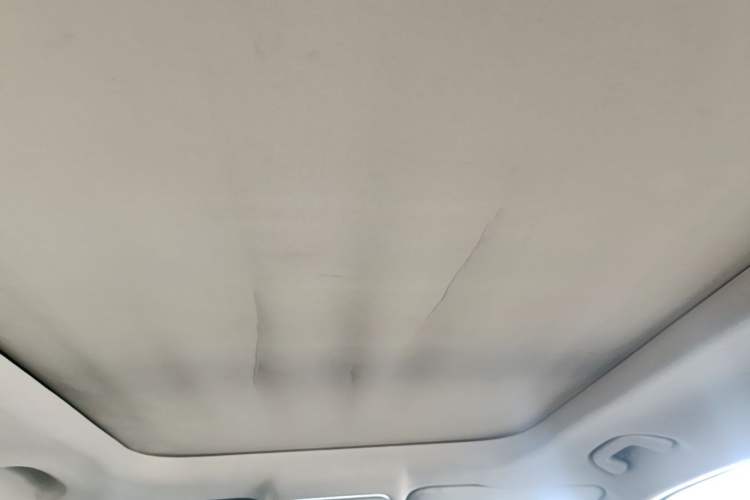 Used Geely Auto Emgrand X7 Sport 2018 1.8TD Automatic Two-Wheel Drive Smart Connect 4G Internet Edition Headliner
