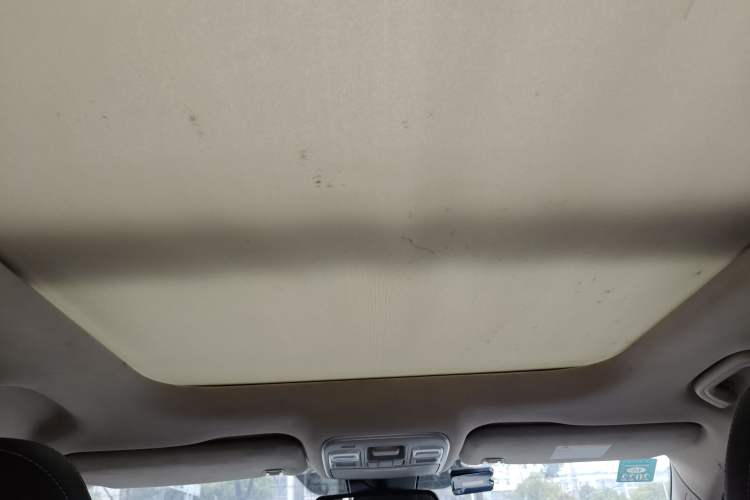 Used Geely Auto Emgrand X7 Sport 2018 1.8TD Automatic Two-Wheel Drive Smart 4G Connected Version Headliner